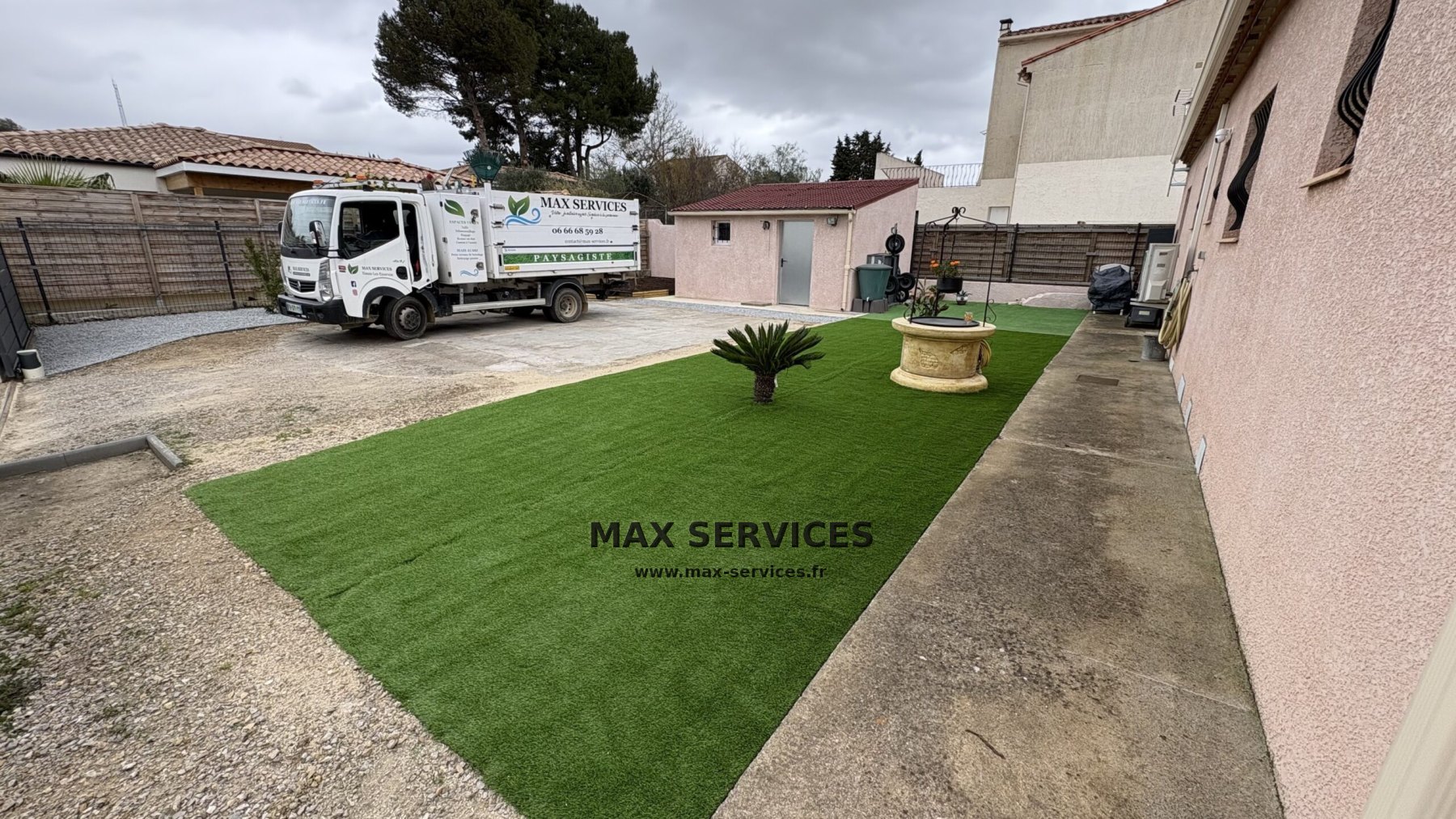Gazon synthétique & gravier décoratif